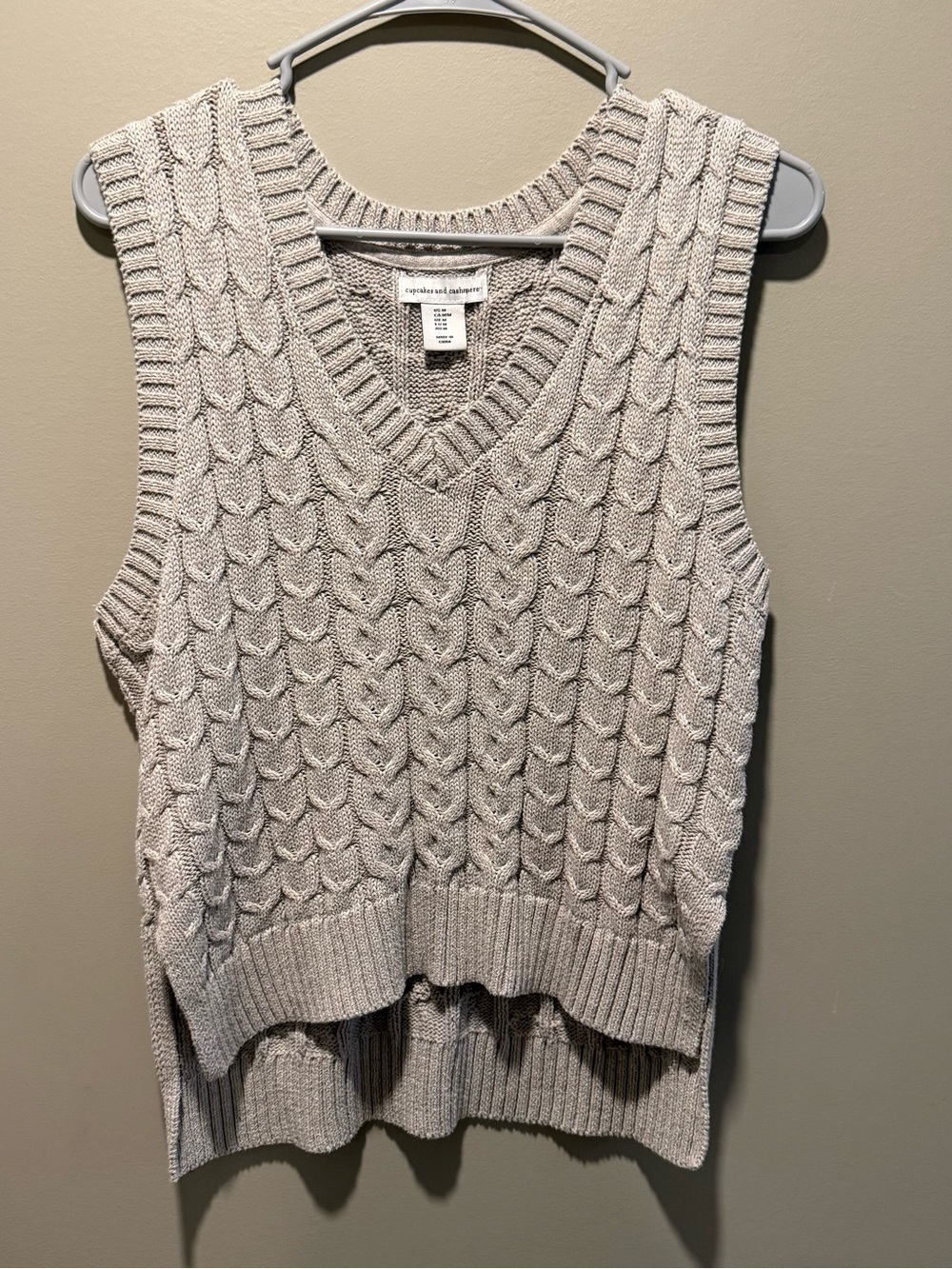 cupcakes & cashmere Cable Knit V-Neck Sweater Vest in Light Taupe